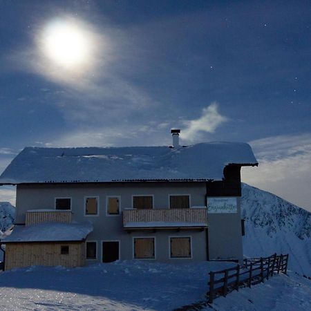 Enzianhütte Berggasthaus St. Leonhard in Passeier Exterior foto
