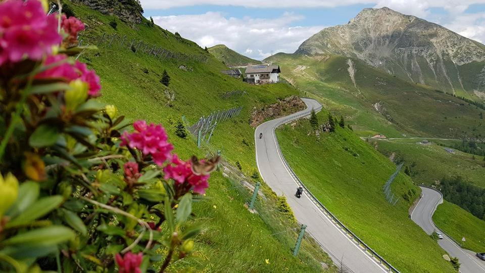 Enzianhütte Berggasthaus St. Leonhard in Passeier Exterior foto