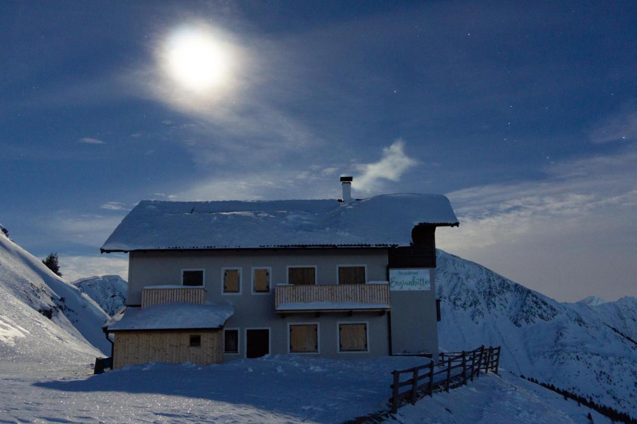 Enzianhütte Berggasthaus St. Leonhard in Passeier Exterior foto