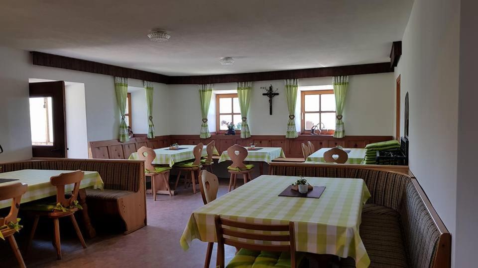Enzianhütte Berggasthaus St. Leonhard in Passeier Exterior foto