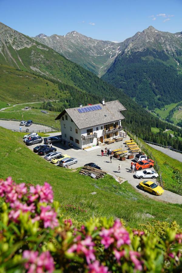 Enzianhütte Berggasthaus St. Leonhard in Passeier Exterior foto
